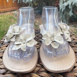 New Born boc Champagne Cream 3D Floral Thong Toe Post Slide Sandals Women size 9